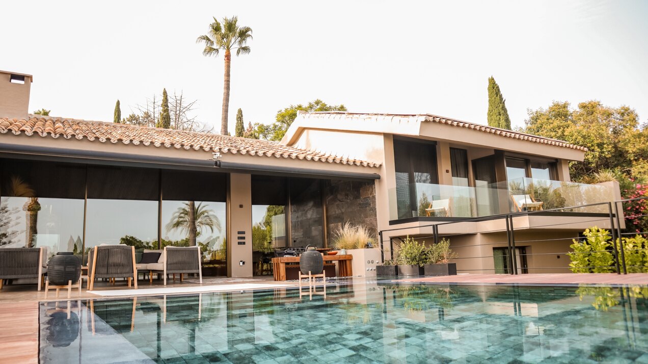 Breathtaking refurbished 5 bedroom villa is a sanctuary in the heart of prestigious Marbella urbanization.