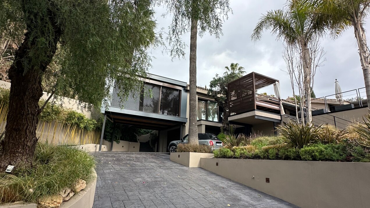 Breathtaking refurbished 5 bedroom villa is a sanctuary in the heart of prestigious Marbella urbanization.