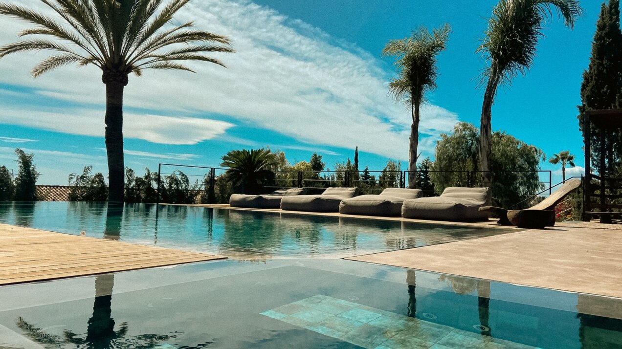 Breathtaking refurbished 5 bedroom villa is a sanctuary in the heart of prestigious Marbella urbanization.