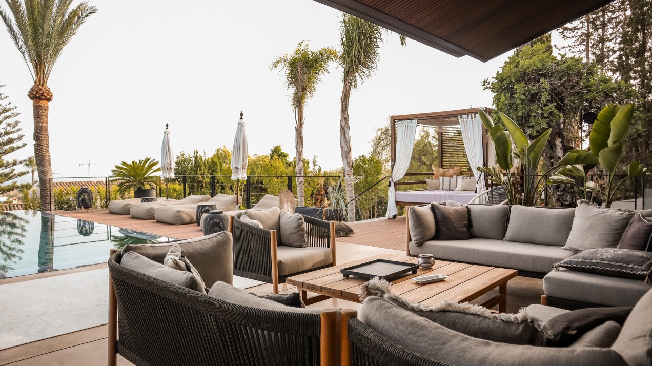 Breathtaking refurbished 5 bedroom villa is a sanctuary in the heart of prestigious Marbella urbanization.