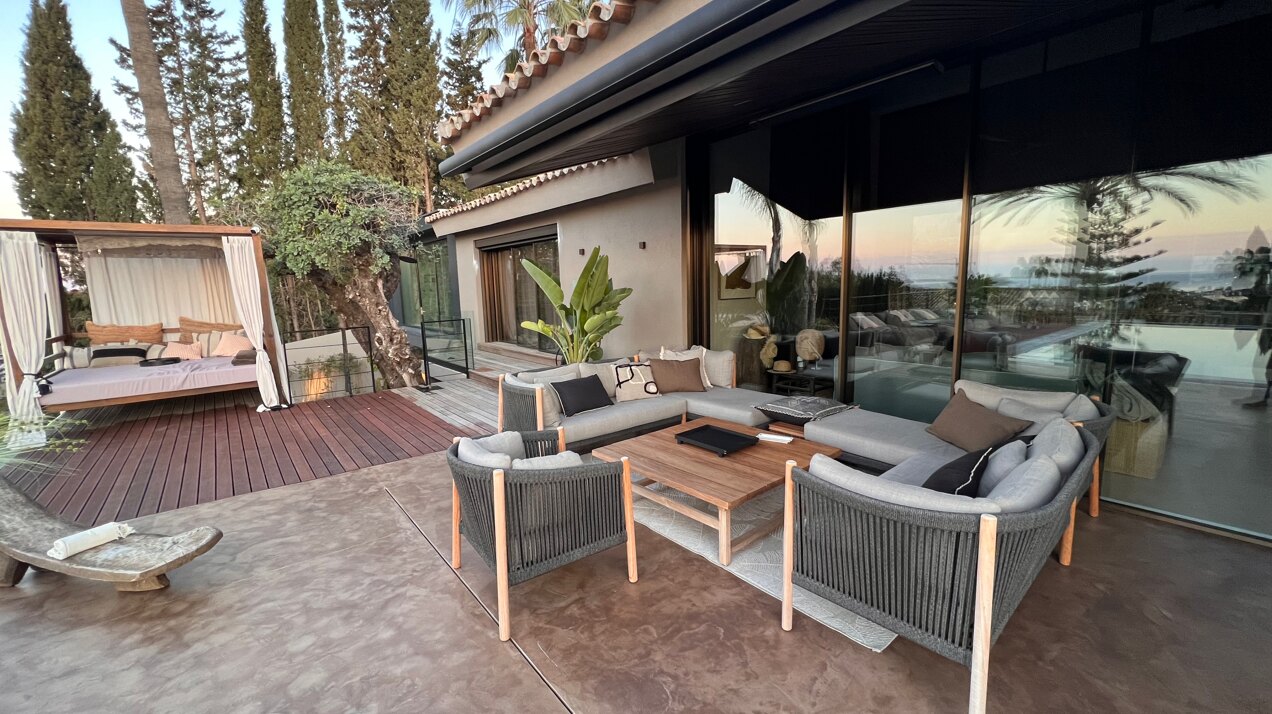 Breathtaking refurbished 5 bedroom villa is a sanctuary in the heart of prestigious Marbella urbanization.