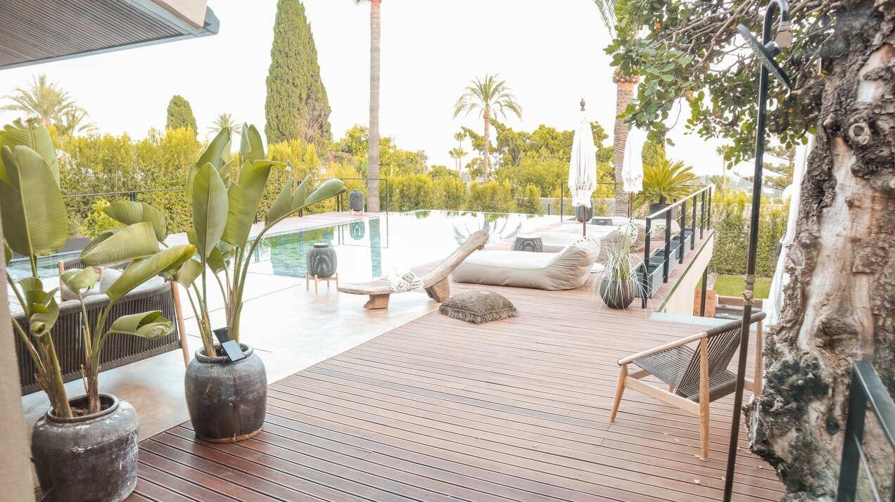Breathtaking refurbished 5 bedroom villa is a sanctuary in the heart of prestigious Marbella urbanization.