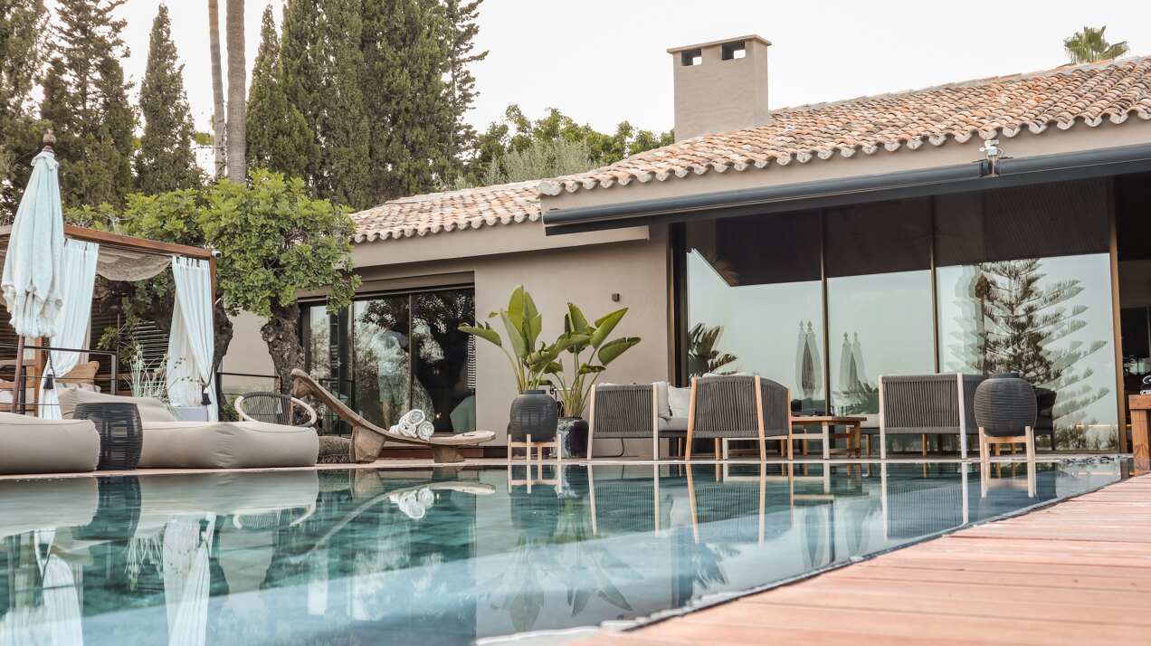 Breathtaking refurbished 5 bedroom villa is a sanctuary in the heart of prestigious Marbella urbanization.