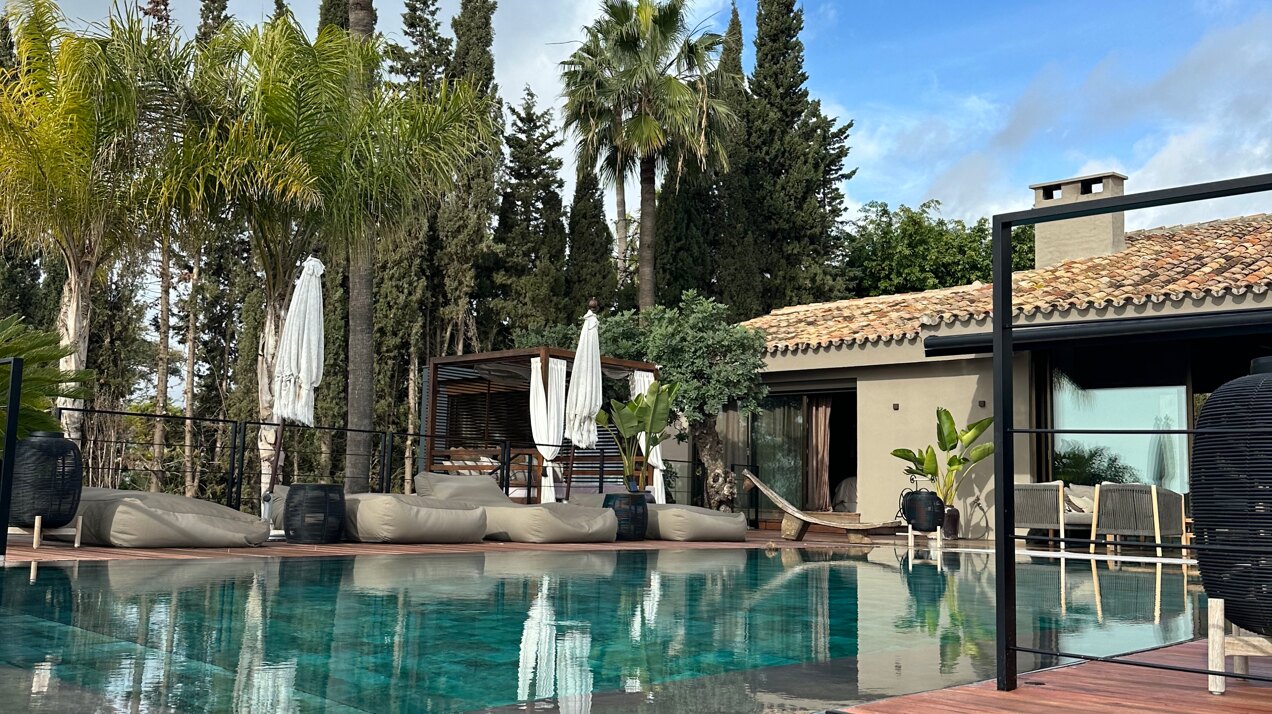 Breathtaking refurbished 5 bedroom villa is a sanctuary in the heart of prestigious Marbella urbanization.