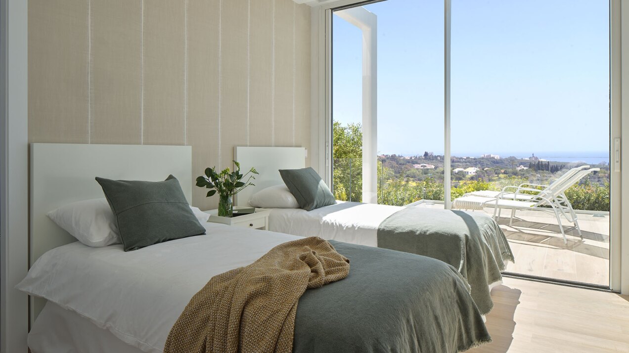 New & luxurious development of new built villas boasting 3 bedrooms and situated minutes from the heart of Marbella!