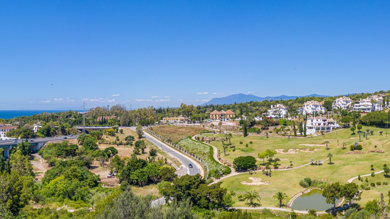 New & luxurious development of new built villas boasting 3 bedrooms and situated minutes from the heart of Marbella!