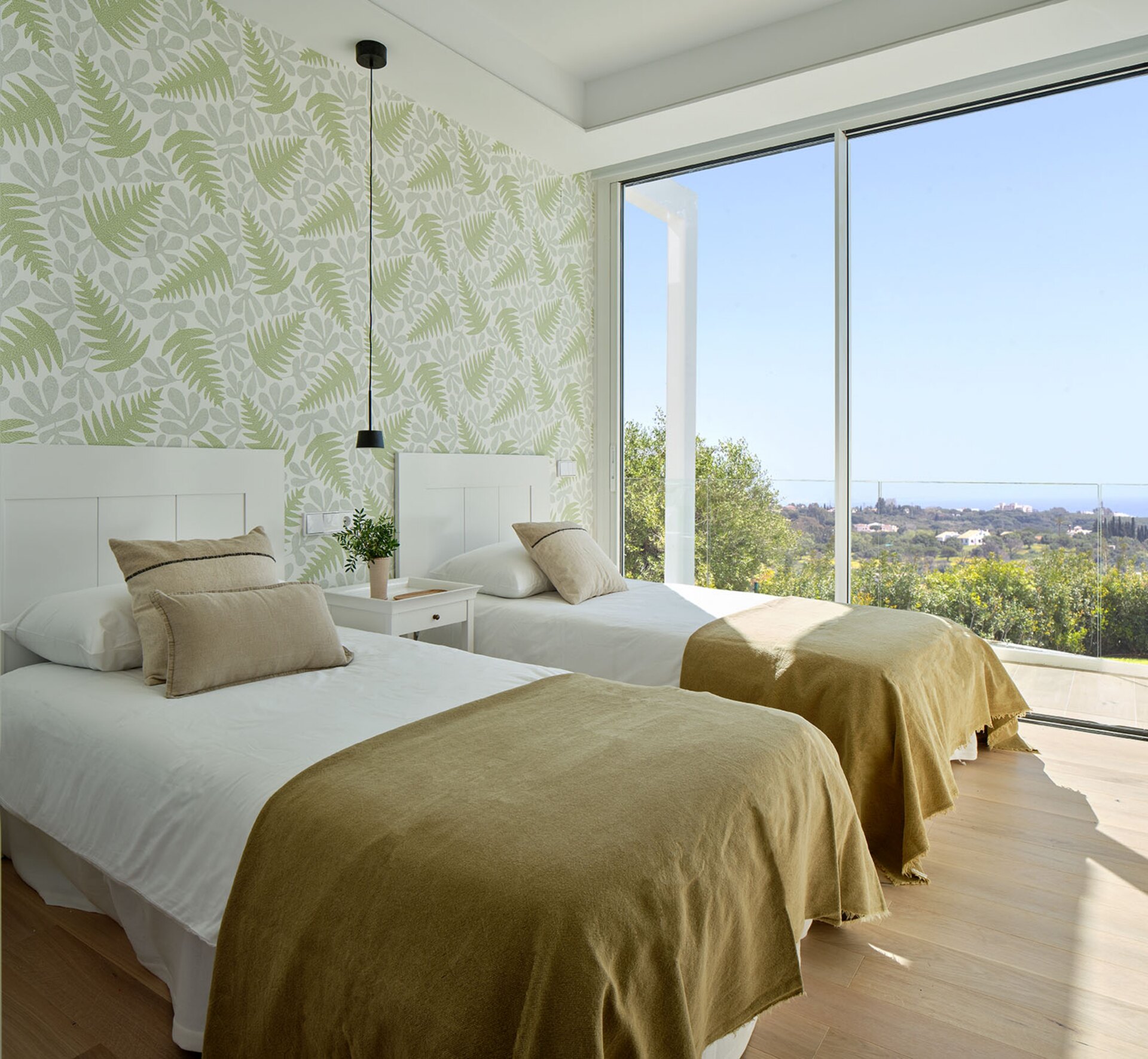 New & luxurious development of new built villas boasting 3 bedrooms and situated minutes from the heart of Marbella!