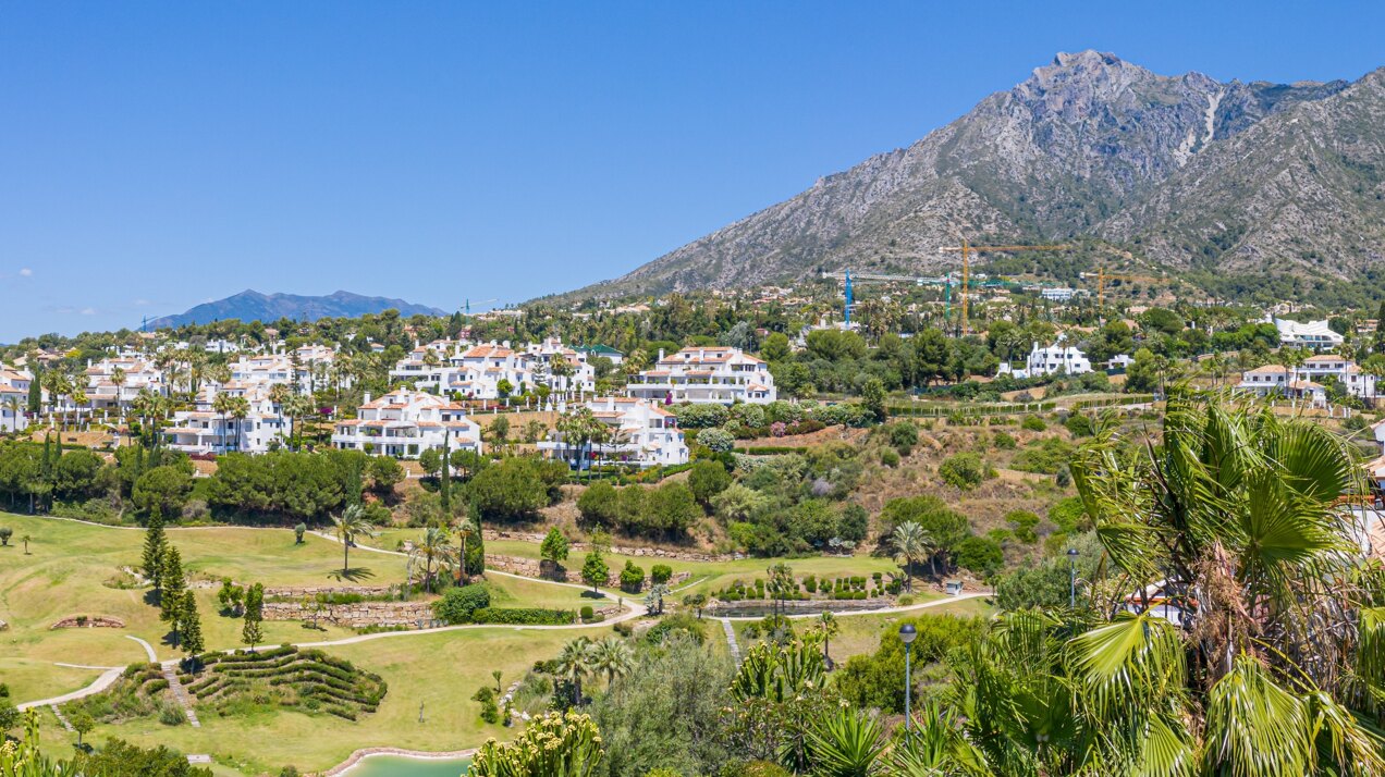 New & luxurious development of new built villas boasting 3 bedrooms and situated minutes from the heart of Marbella!