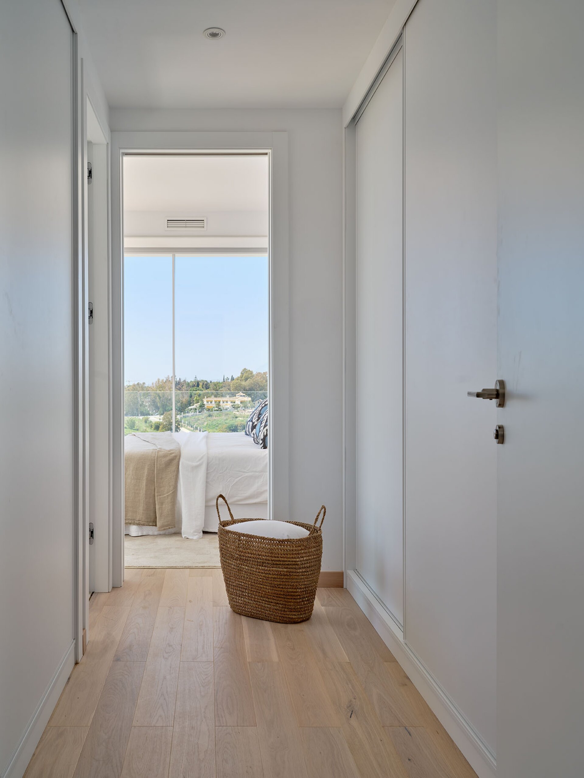 New & luxurious development of new built villas boasting 3 bedrooms and situated minutes from the heart of Marbella!