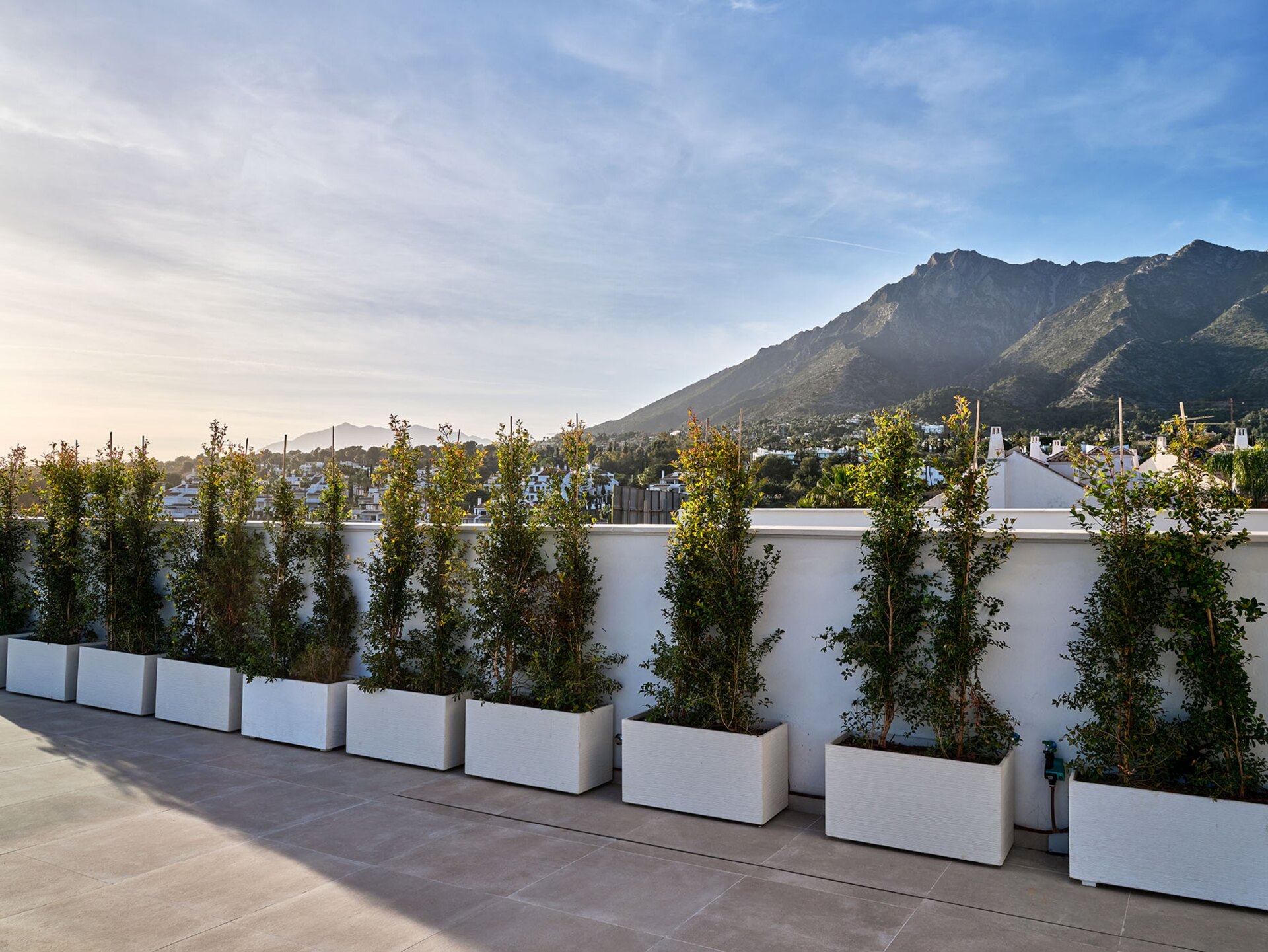 New & luxurious development of new built villas boasting 3 bedrooms and situated minutes from the heart of Marbella!