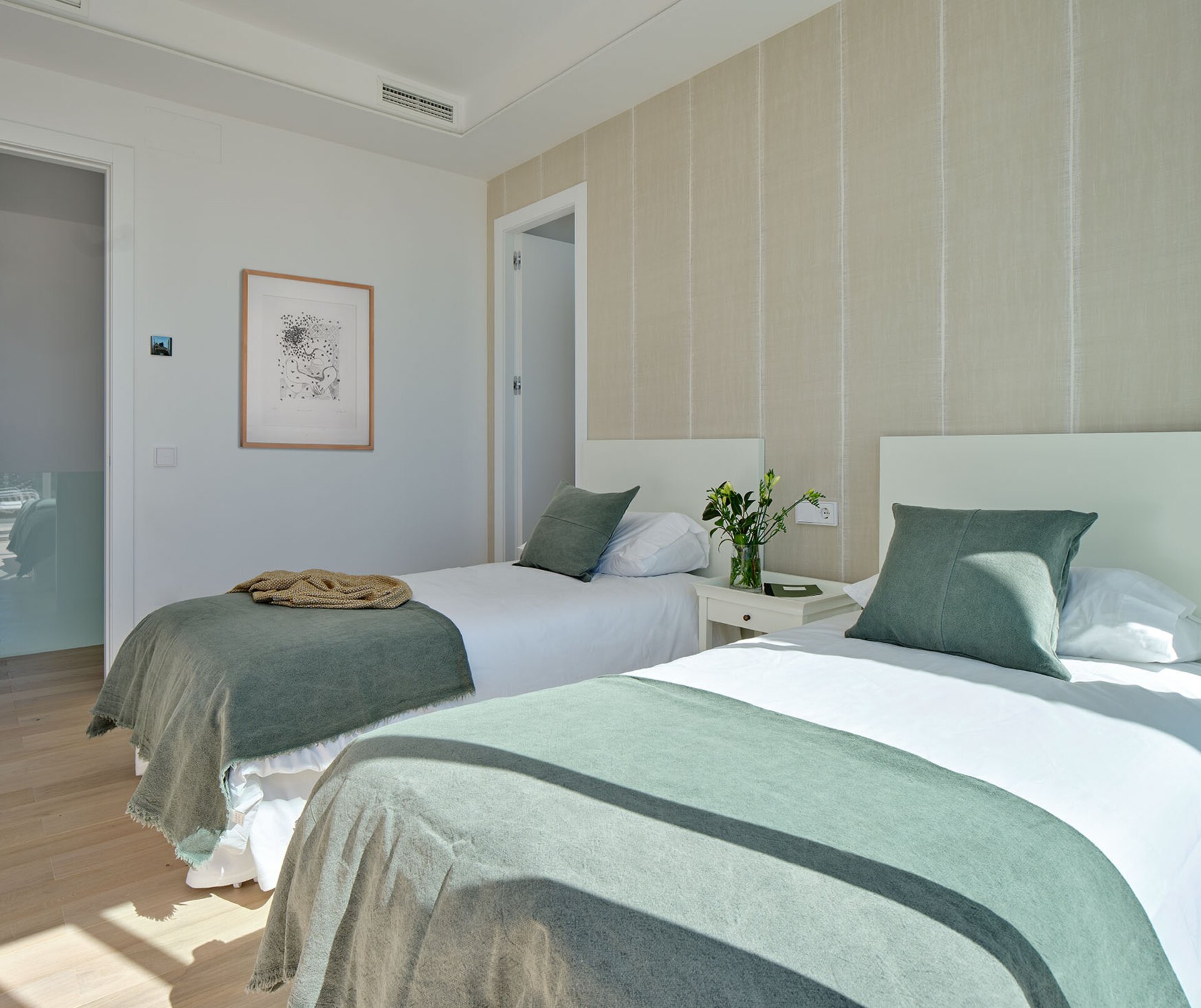 New & luxurious development of new built villas boasting 3 bedrooms and situated minutes from the heart of Marbella!