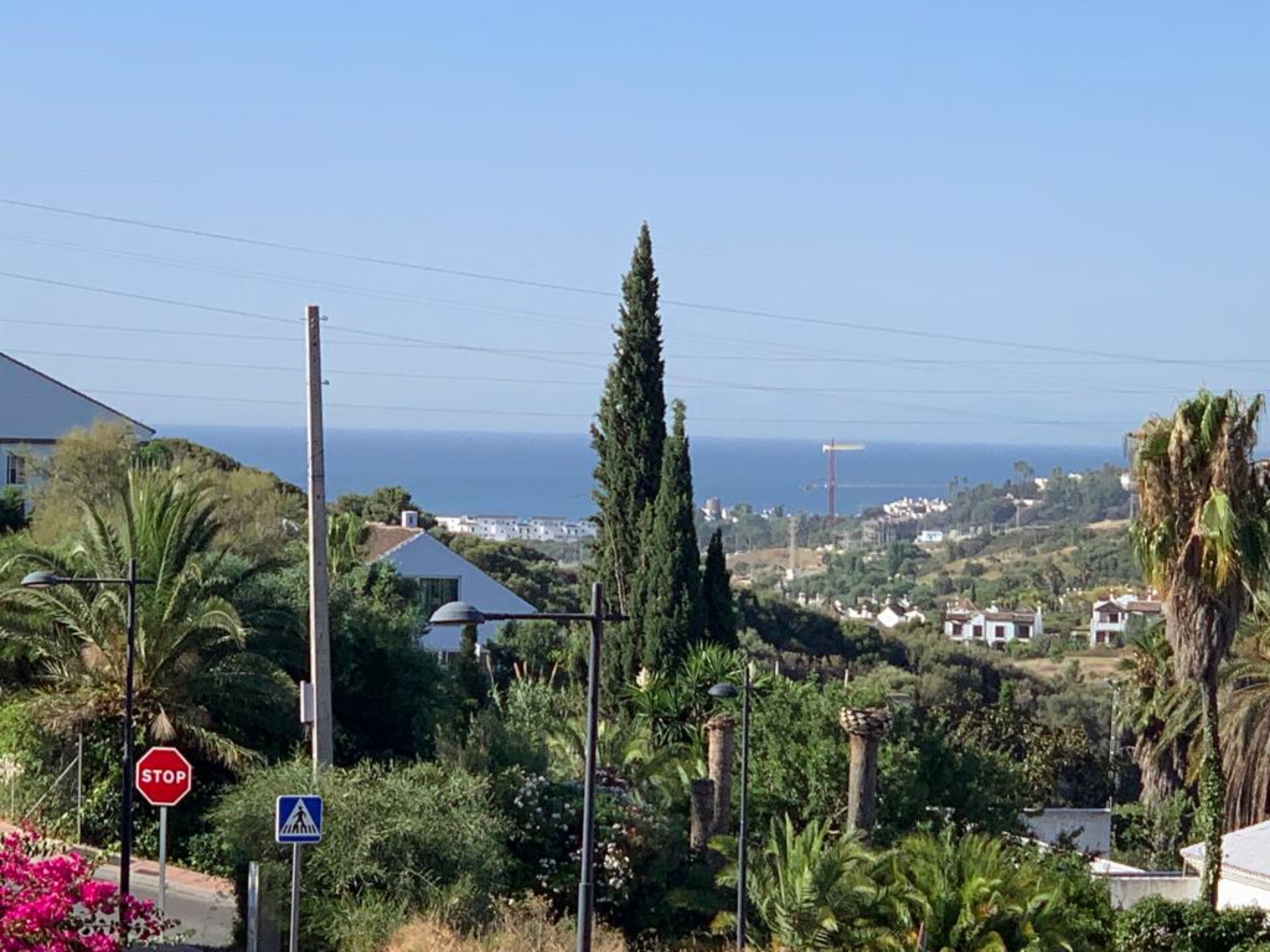 Contemporary modern turnkey villa located in prime urbanization and close to the heart of Estepona.