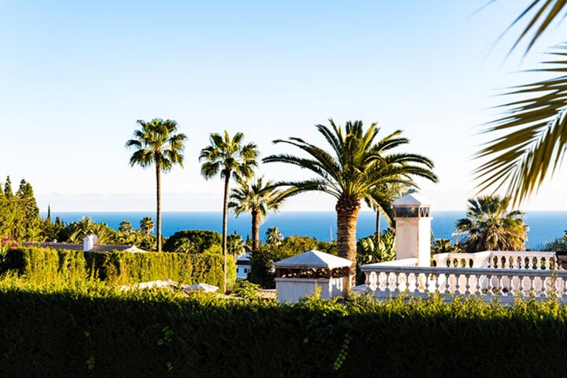 Beautiful private 5 bedroom villa on the edge of Marbella, with stunning sea and mountains views.