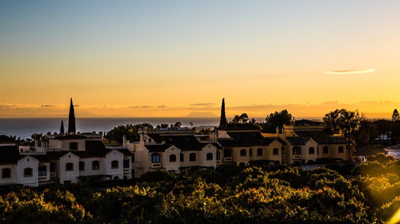 Beautiful private 5 bedroom villa on the edge of Marbella, with stunning sea and mountains views.