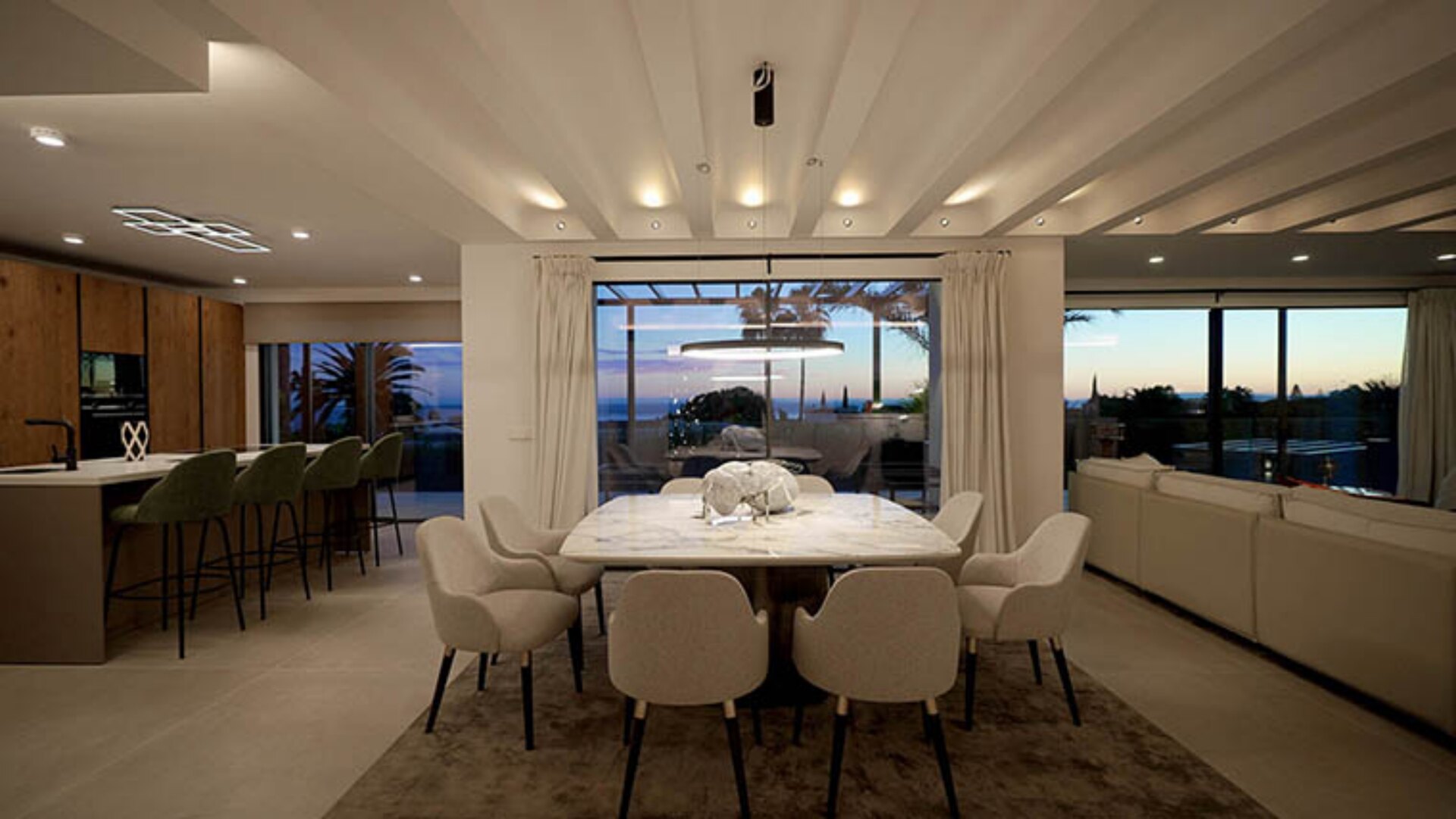 Beautiful private 5 bedroom villa on the edge of Marbella, with stunning sea and mountains views.