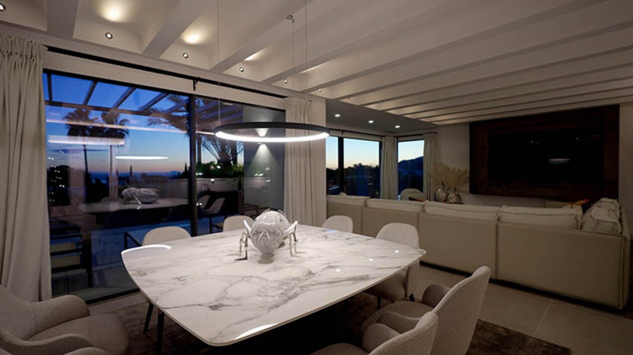 Beautiful private 5 bedroom villa on the edge of Marbella, with stunning sea and mountains views.