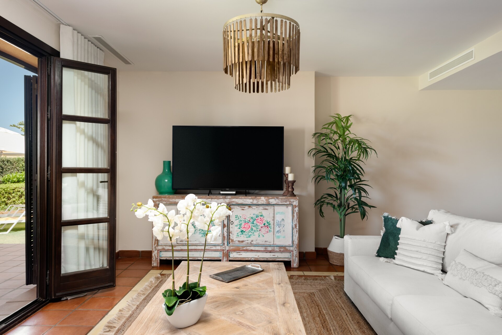Exclusively designed Andalucian style cortijo 4 bedroom villa in the heart of Sotogrande