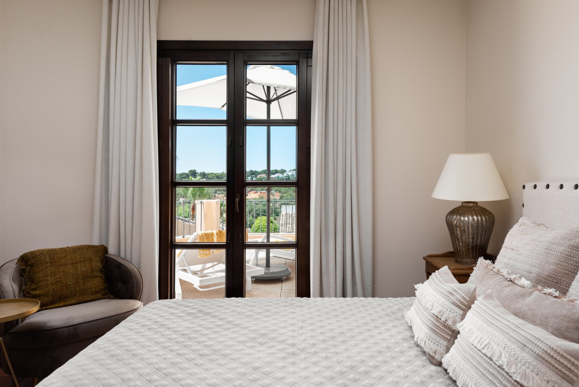 Exclusively designed Andalucian style cortijo 4 bedroom villa in the heart of Sotogrande