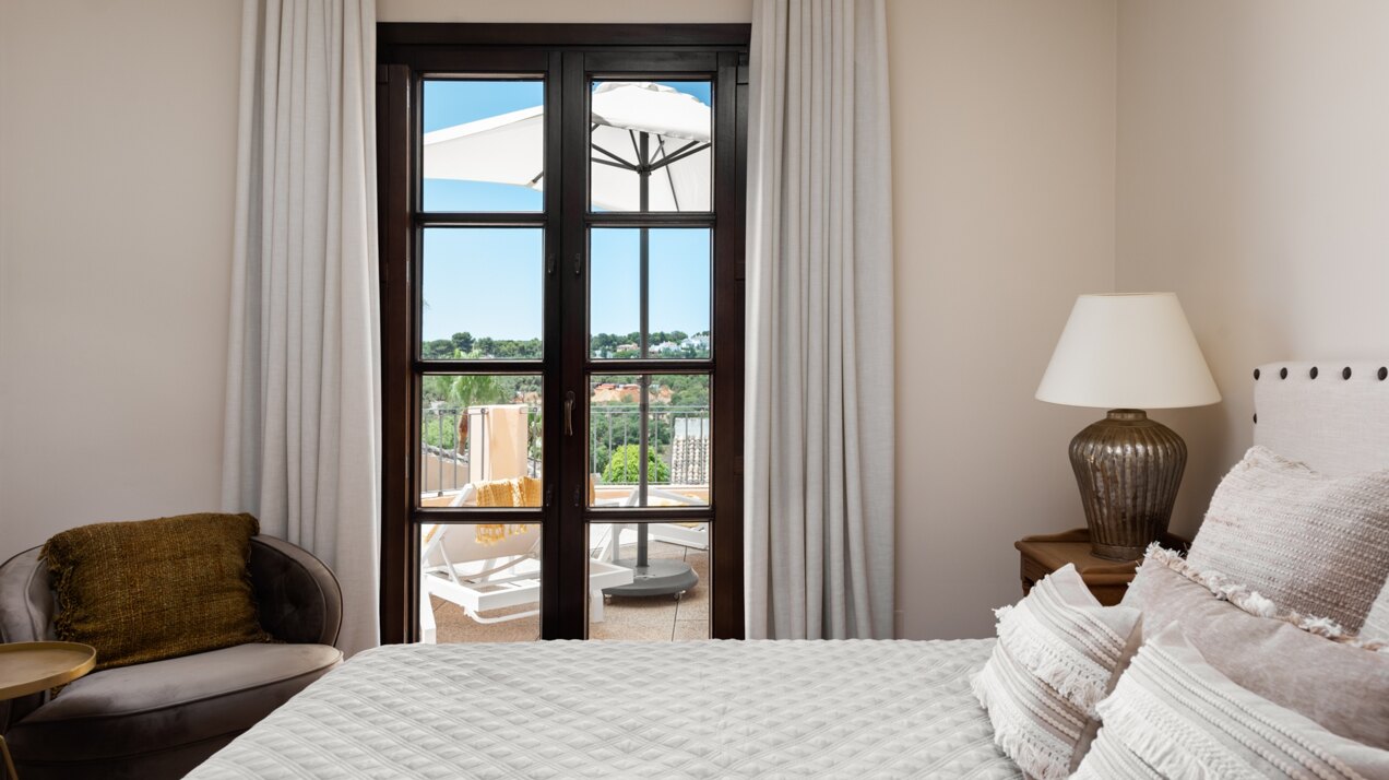 Exclusively designed Andalucian style cortijo 4 bedroom villa in the heart of Sotogrande