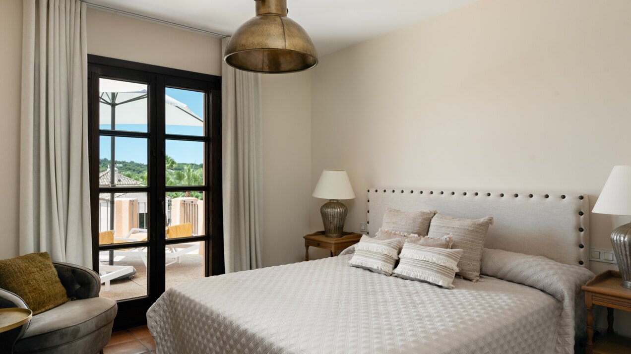Exclusively designed Andalucian style cortijo 4 bedroom villa in the heart of Sotogrande