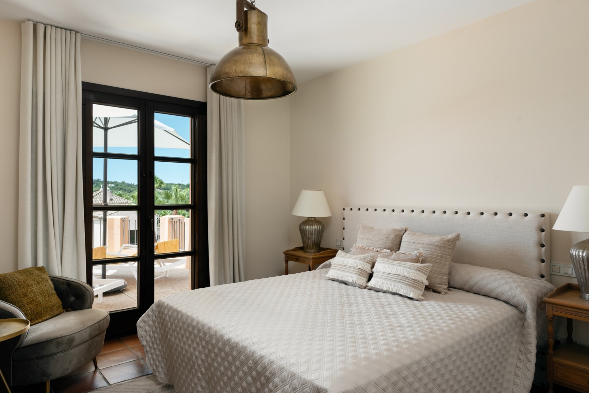 Exclusively designed Andalucian style cortijo 4 bedroom villa in the heart of Sotogrande
