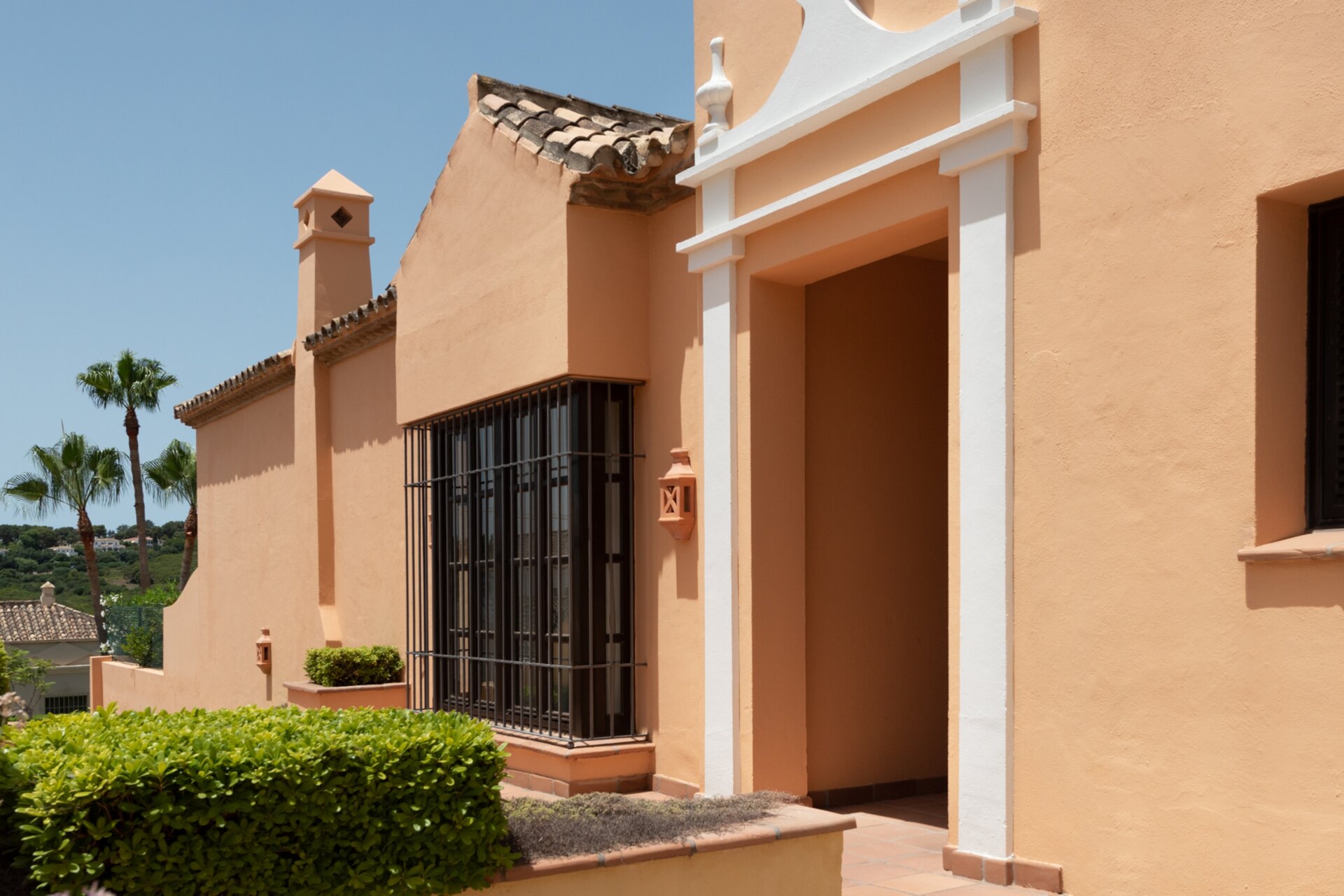 Exclusively designed Andalucian style cortijo 4 bedroom villa in the heart of Sotogrande