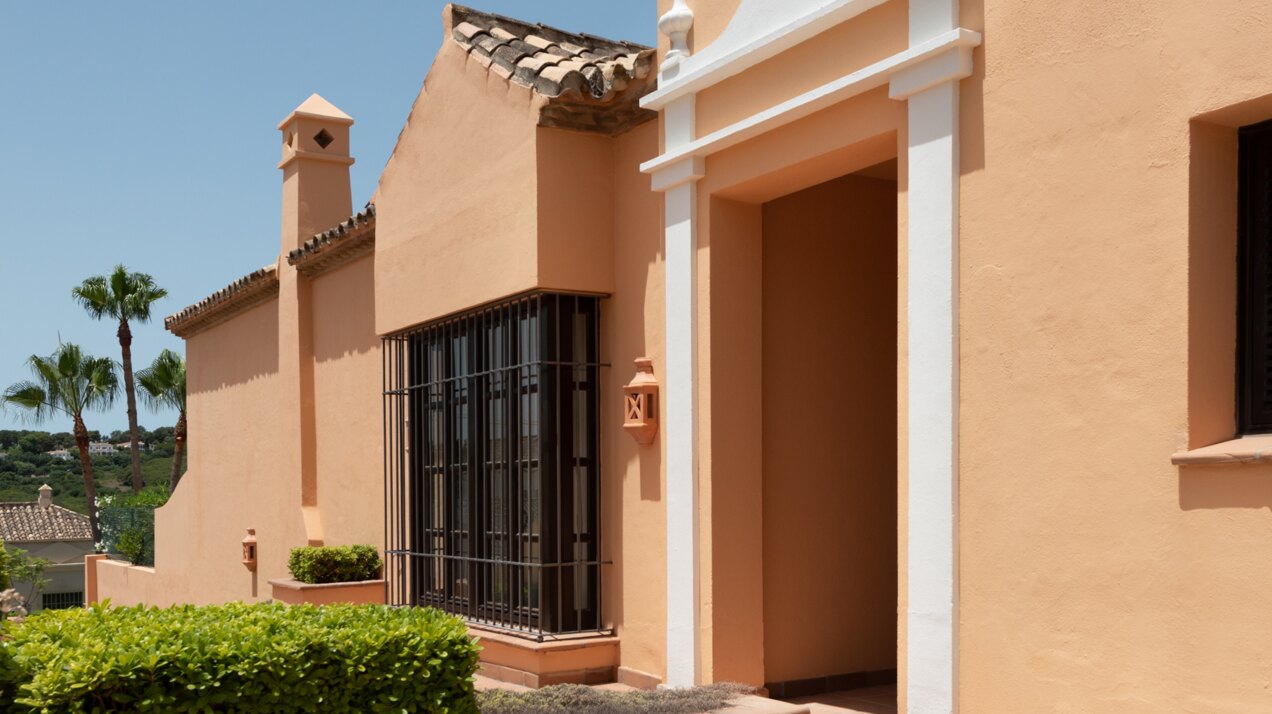 Exclusively designed Andalucian style cortijo 4 bedroom villa in the heart of Sotogrande