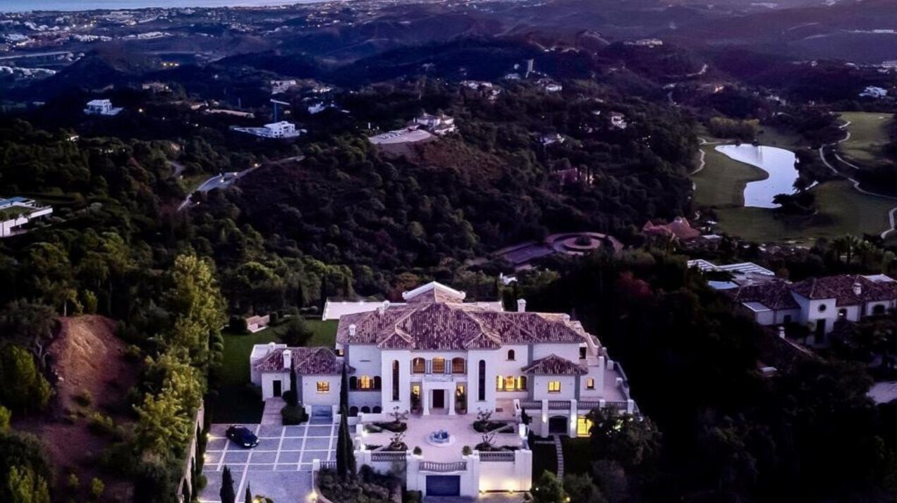 Palatial 9 bedroom mansion imposingly set in its own estate within the exclusive enclave of La Zagaleta.
