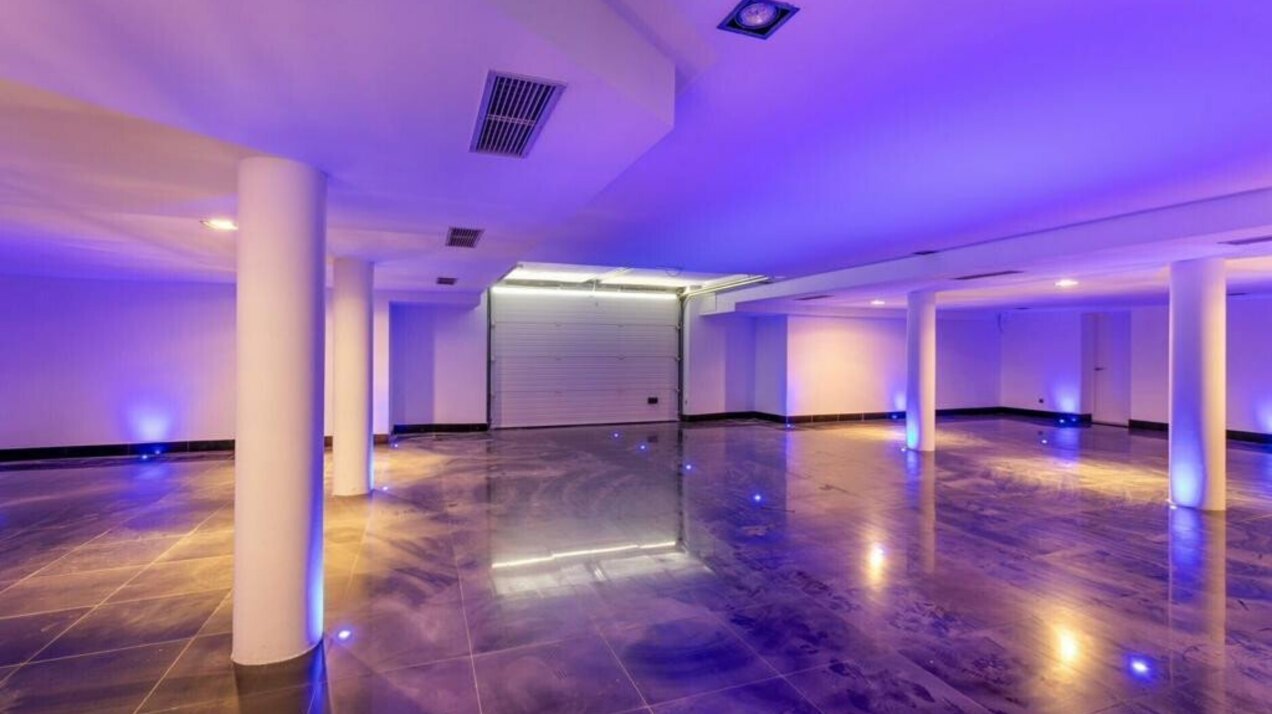 Palatial 9 bedroom mansion imposingly set in its own estate within the exclusive enclave of La Zagaleta.