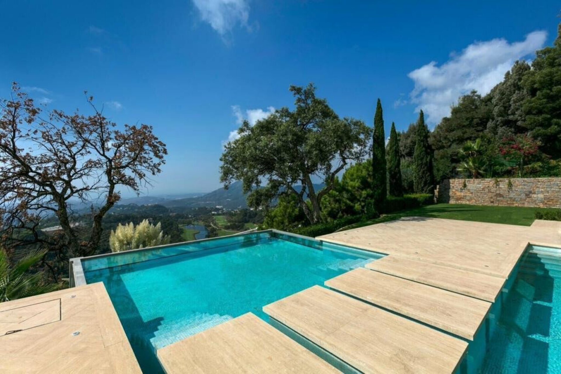 Palatial 9 bedroom mansion imposingly set in its own estate within the exclusive enclave of La Zagaleta.