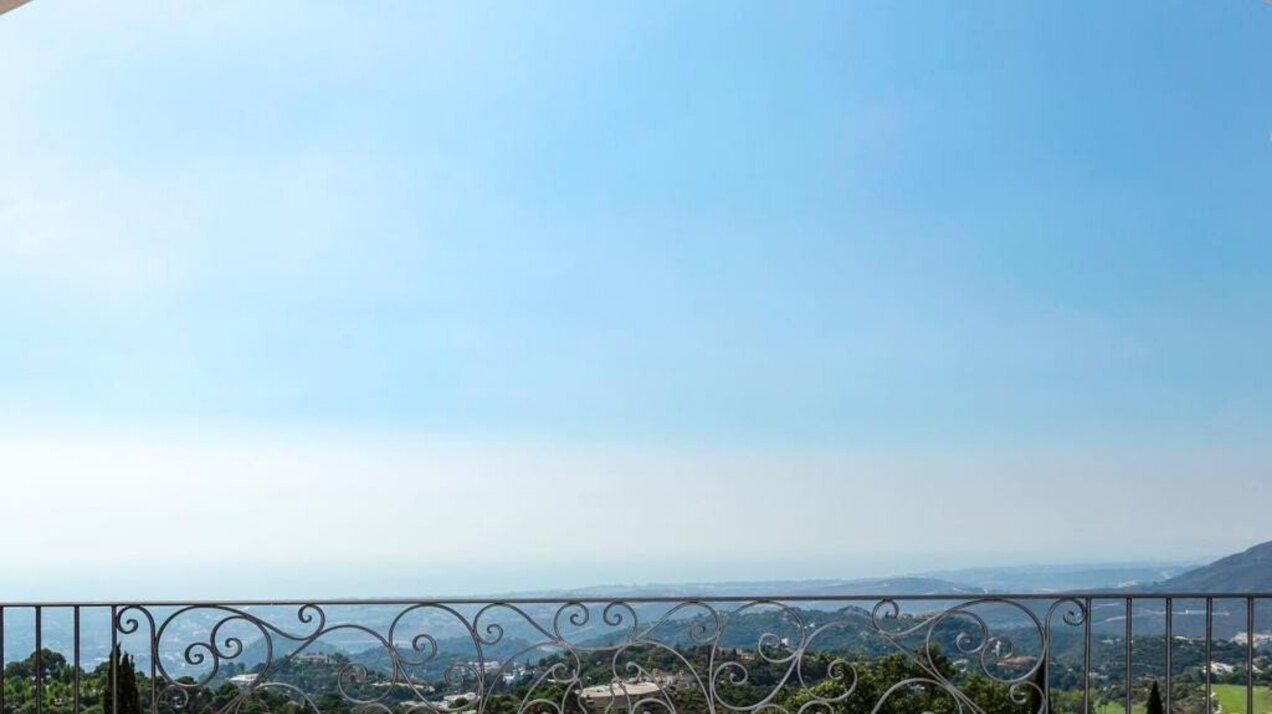 Palatial 9 bedroom mansion imposingly set in its own estate within the exclusive enclave of La Zagaleta.