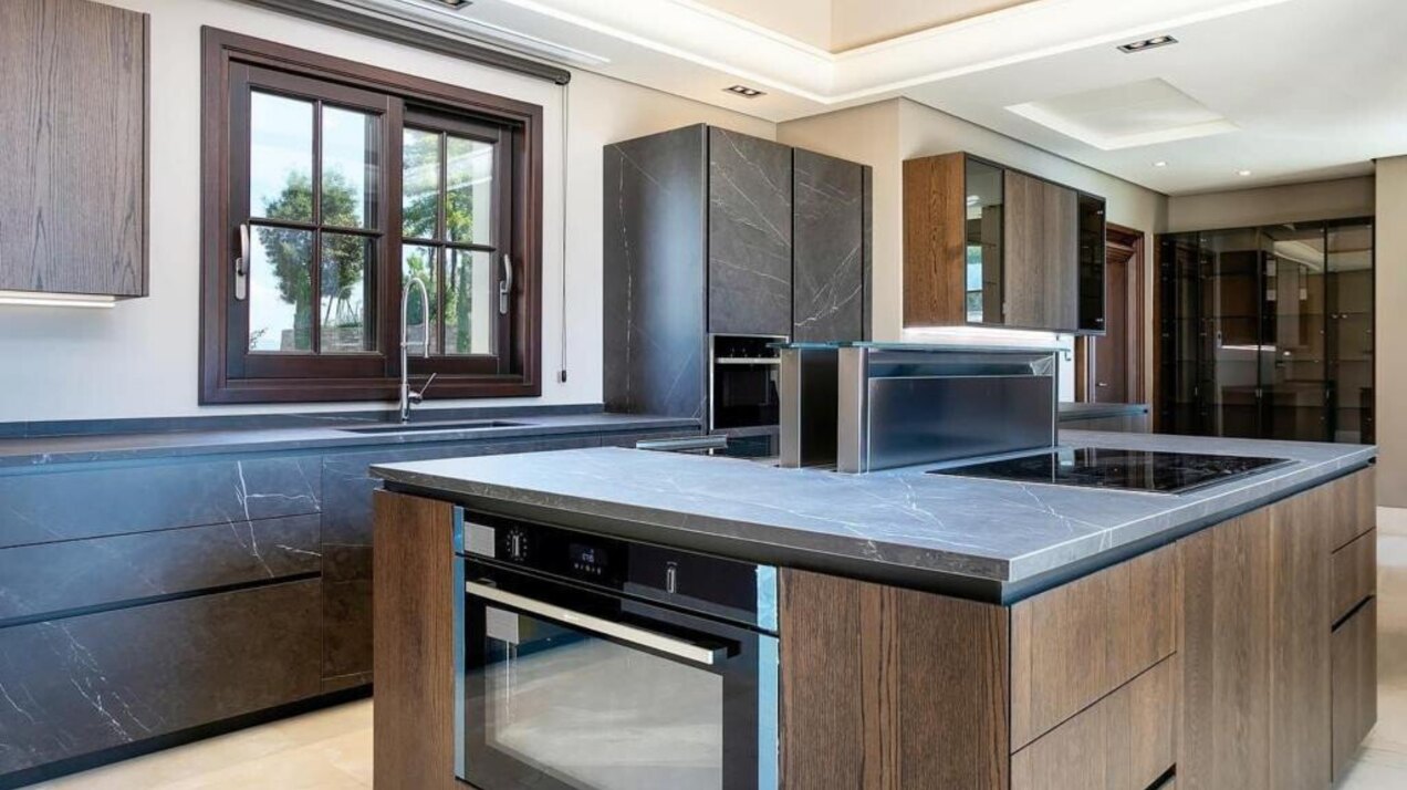 Palatial 9 bedroom mansion imposingly set in its own estate within the exclusive enclave of La Zagaleta.