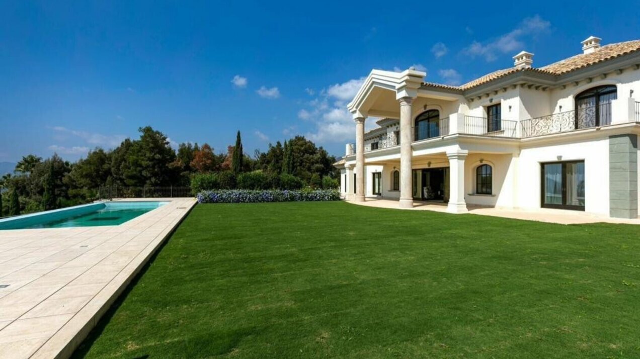 Palatial 9 bedroom mansion imposingly set in its own estate within the exclusive enclave of La Zagaleta.