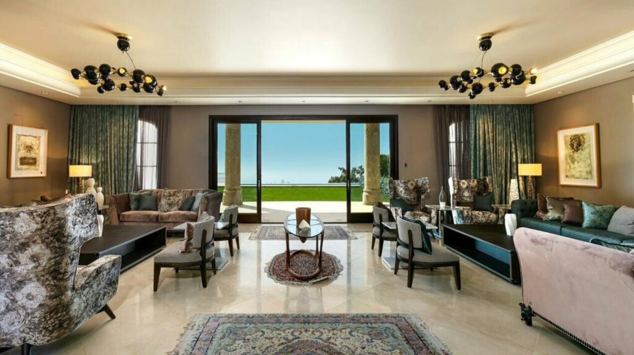 Palatial 9 bedroom mansion imposingly set in its own estate within the exclusive enclave of La Zagaleta.