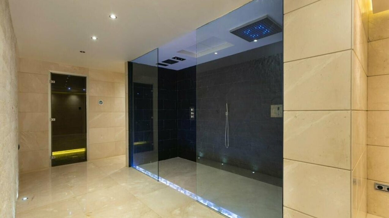 Palatial 9 bedroom mansion imposingly set in its own estate within the exclusive enclave of La Zagaleta.