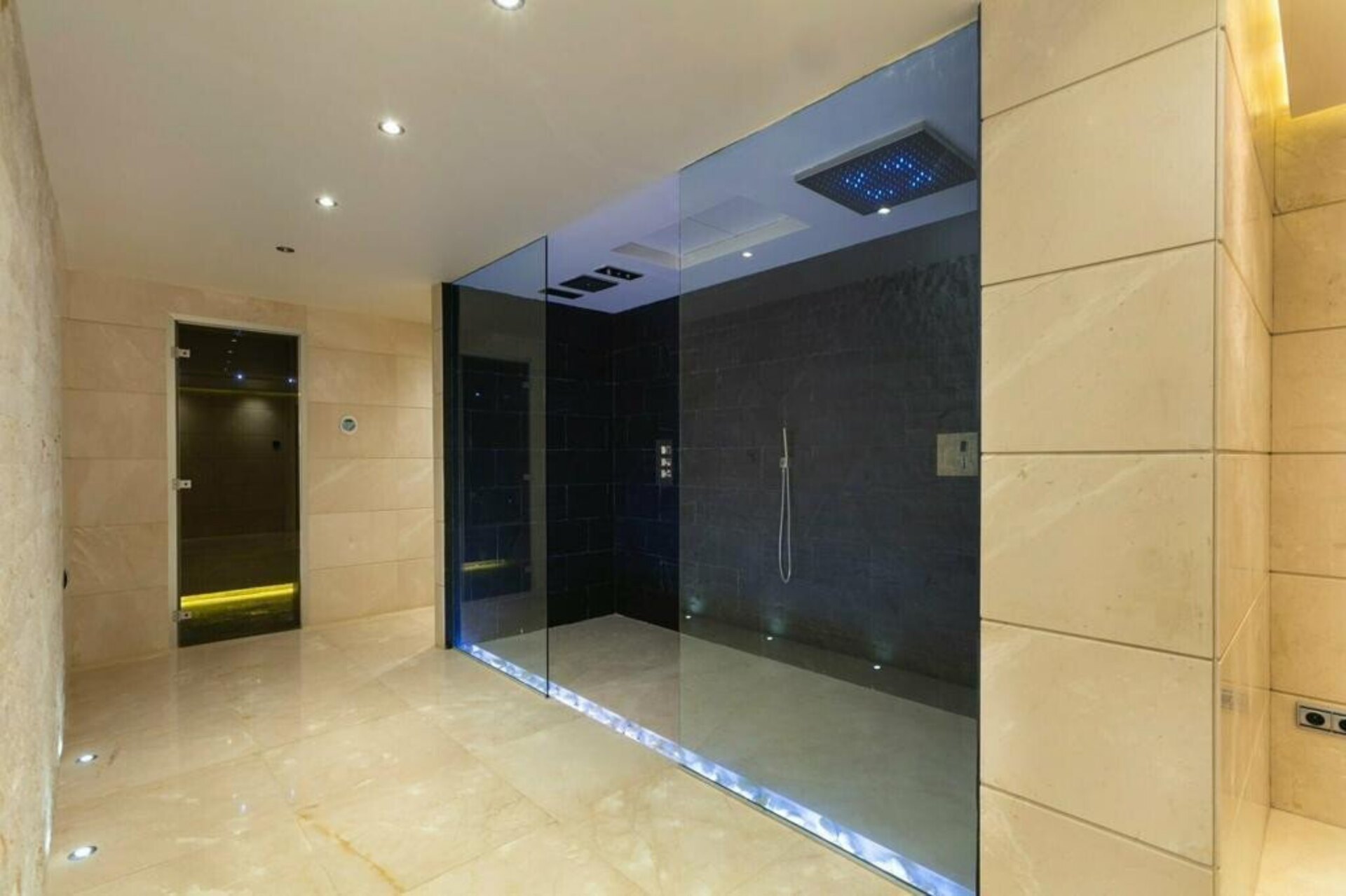 Palatial 9 bedroom mansion imposingly set in its own estate within the exclusive enclave of La Zagaleta.