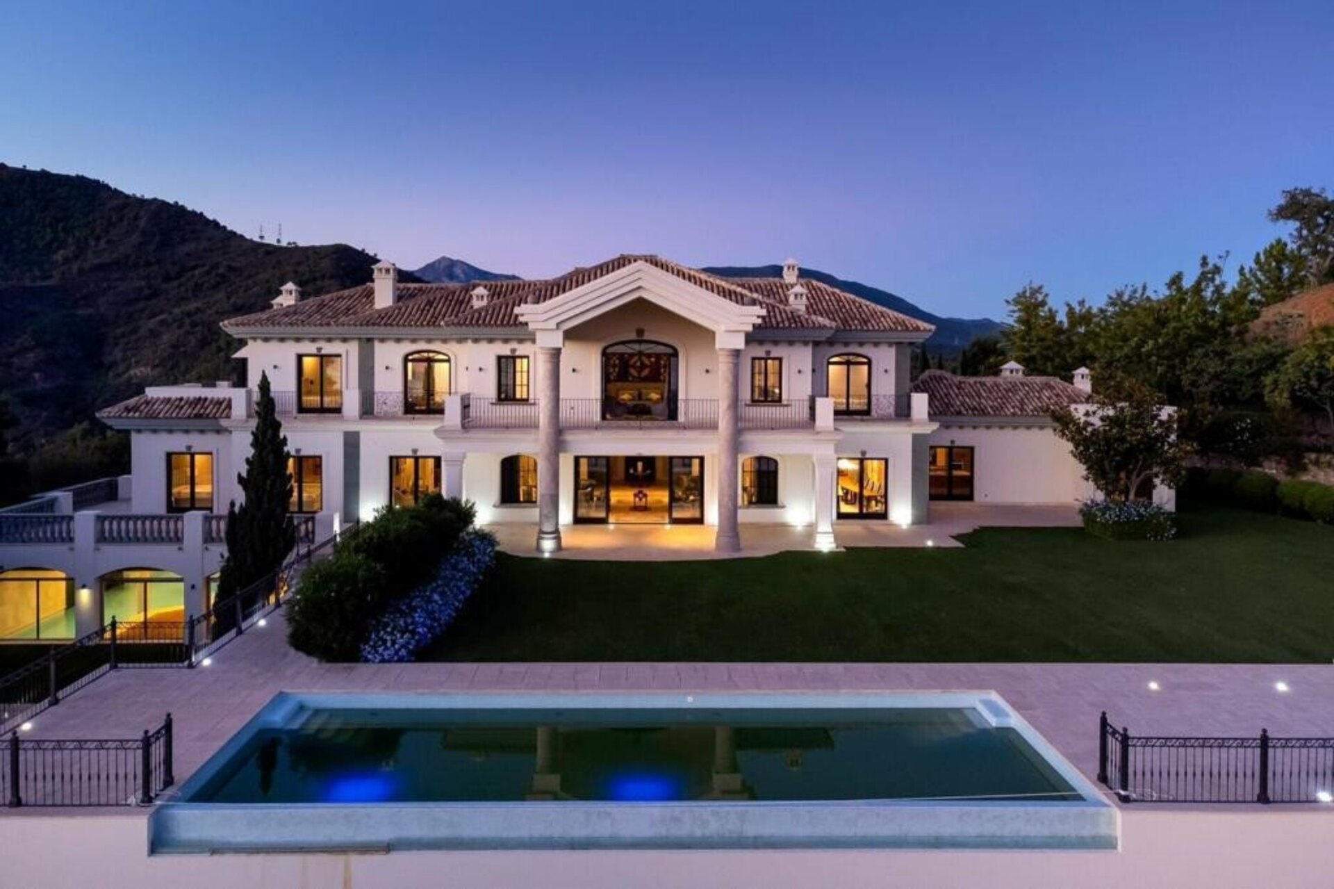 Palatial 9 bedroom mansion imposingly set in its own estate within the exclusive enclave of La Zagaleta.