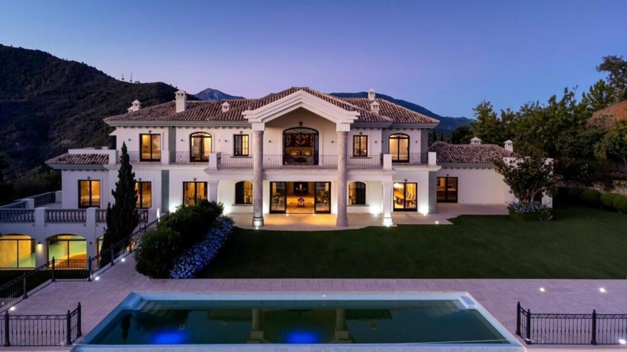 Palatial 9 bedroom mansion imposingly set in its own estate within the exclusive enclave of La Zagaleta.
