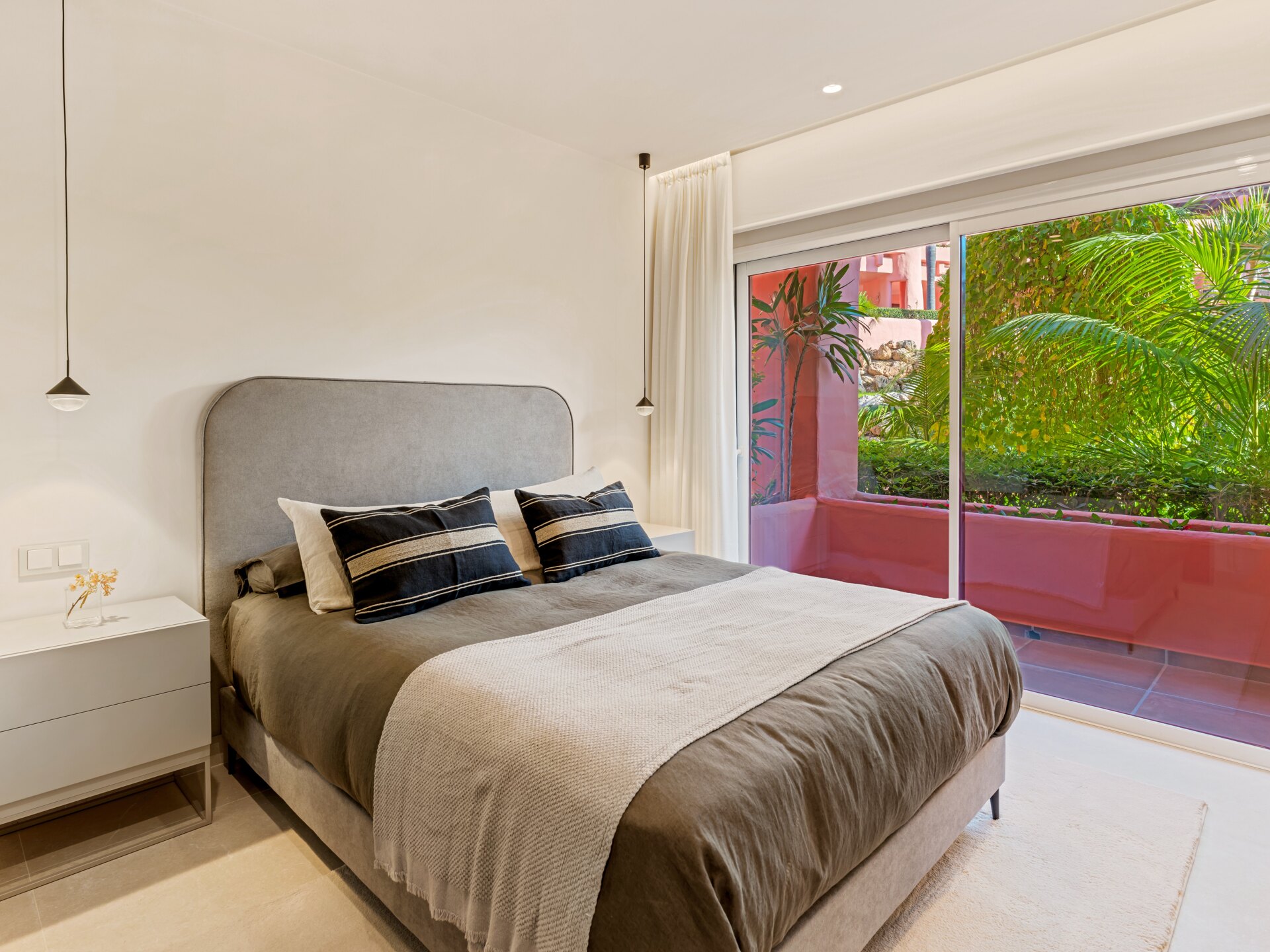 Ground Floor Apartment for sale in Cabo Bermejo, Estepona East