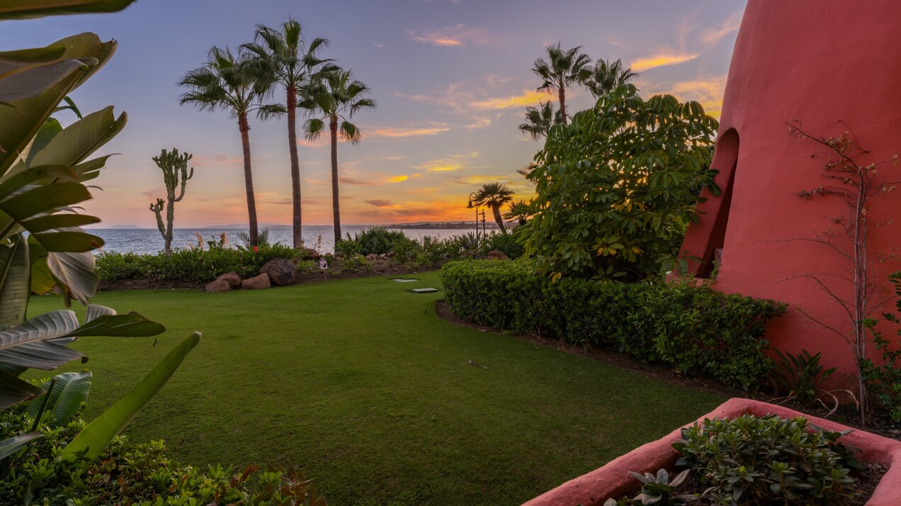 Ground Floor Apartment for sale in Cabo Bermejo, Estepona East