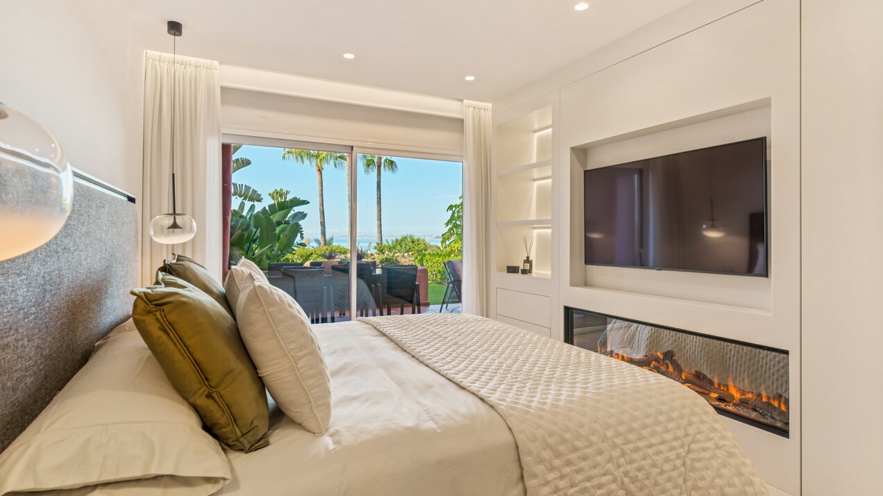 Ground Floor Apartment for sale in Cabo Bermejo, Estepona East