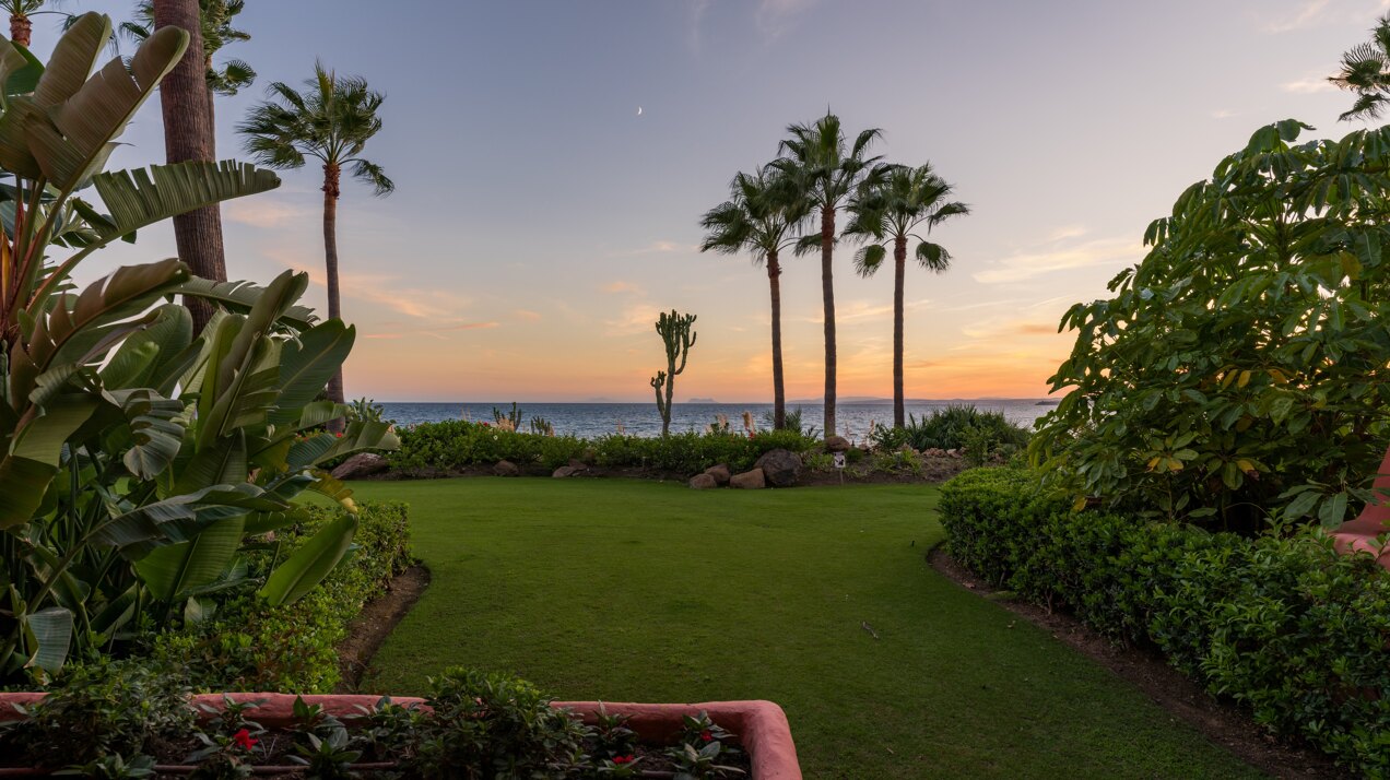 Ground Floor Apartment for sale in Cabo Bermejo, Estepona East