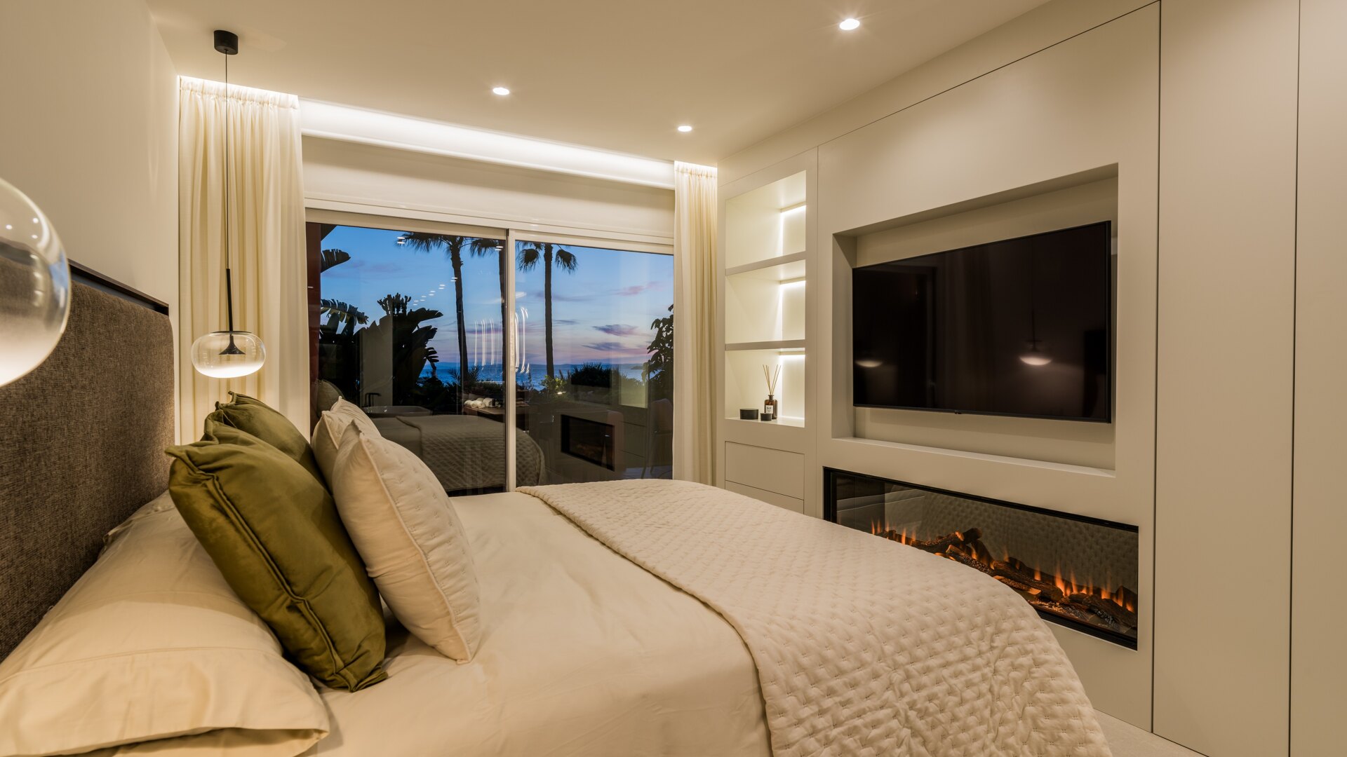 Ground Floor Apartment for sale in Cabo Bermejo, Estepona East