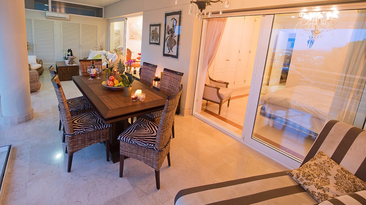 Incredible 2 bedroom ground floor apartment - La Corniche, Nueva Andalucía