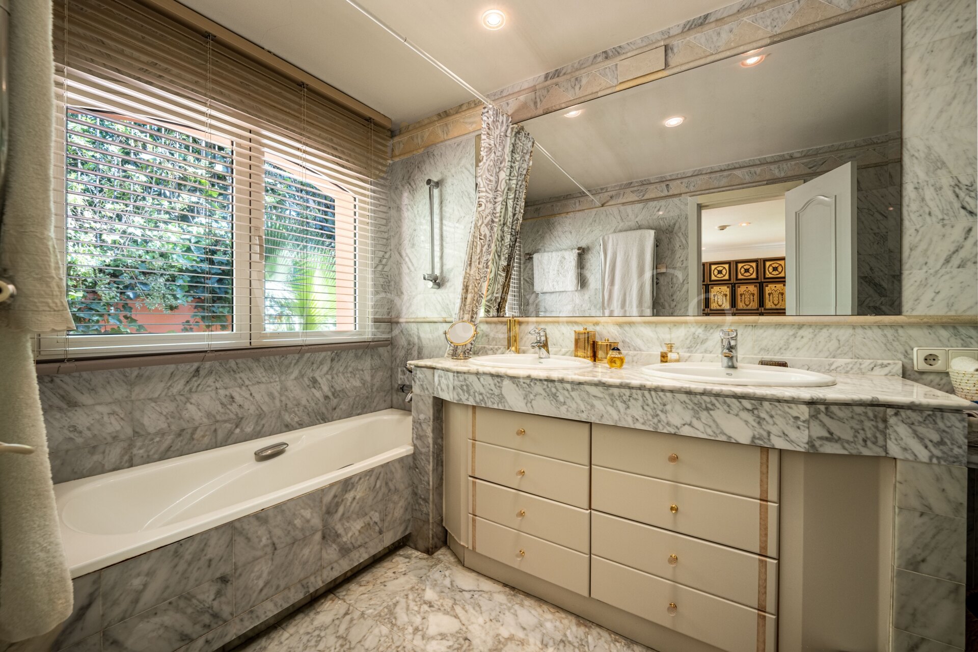 Villa Casares - Palatial Home in Nagüeles, Marbella