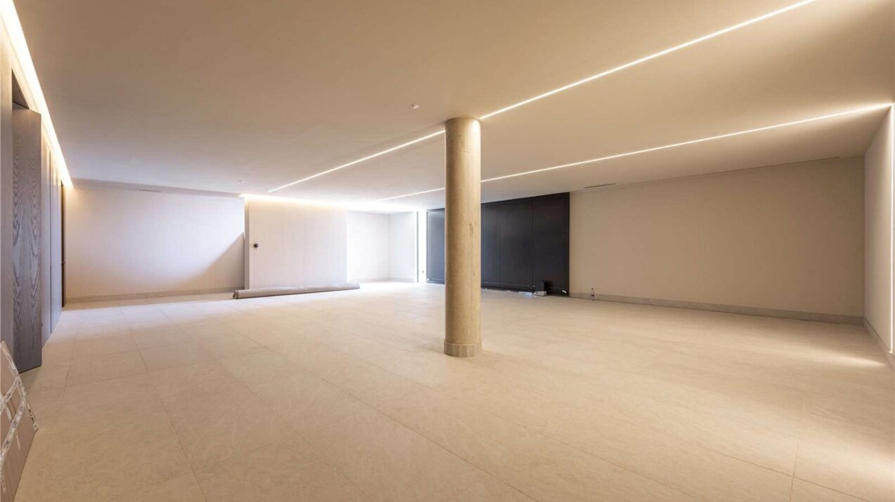 Ultra chic and modern residence flaunts 180º unparalleled views along southern Spanish coastline