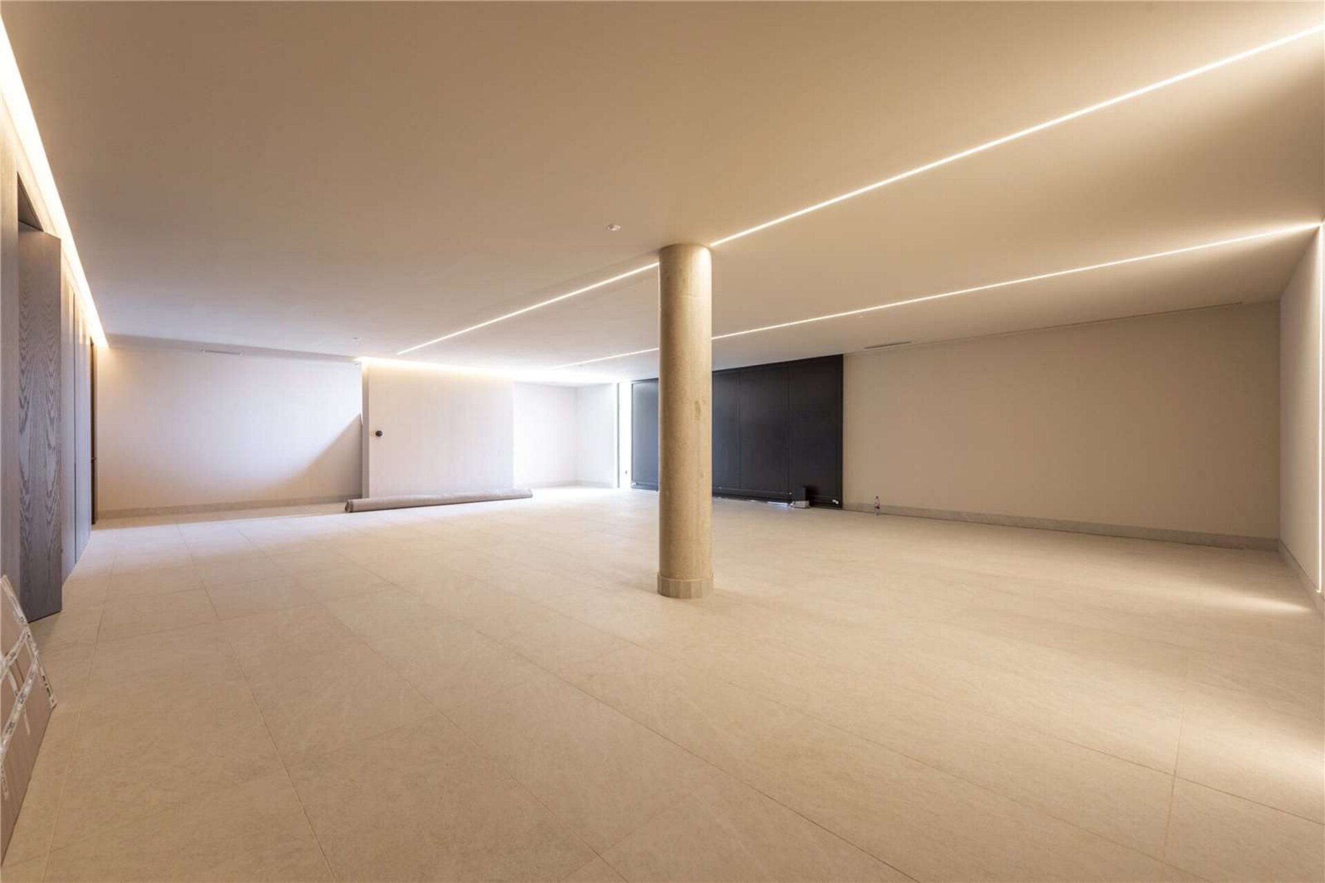 Ultra chic and modern residence flaunts 180º unparalleled views along southern Spanish coastline