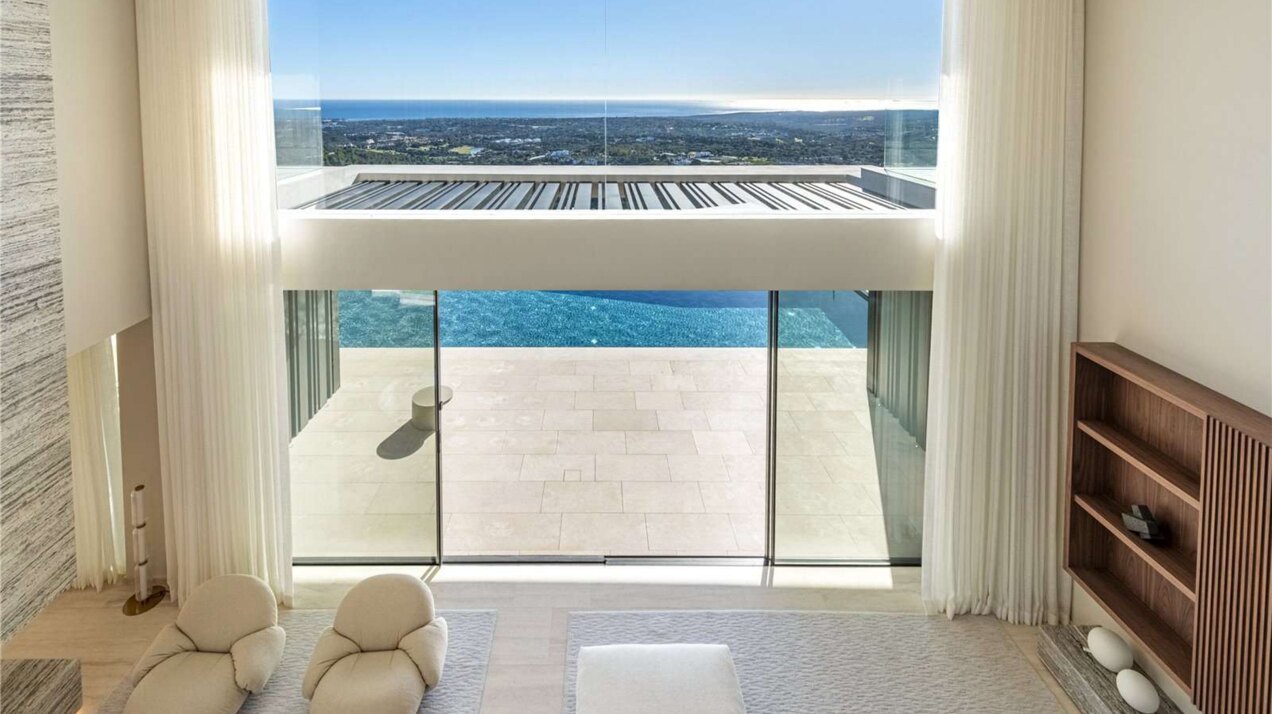 Ultra chic and modern residence flaunts 180º unparalleled views along southern Spanish coastline