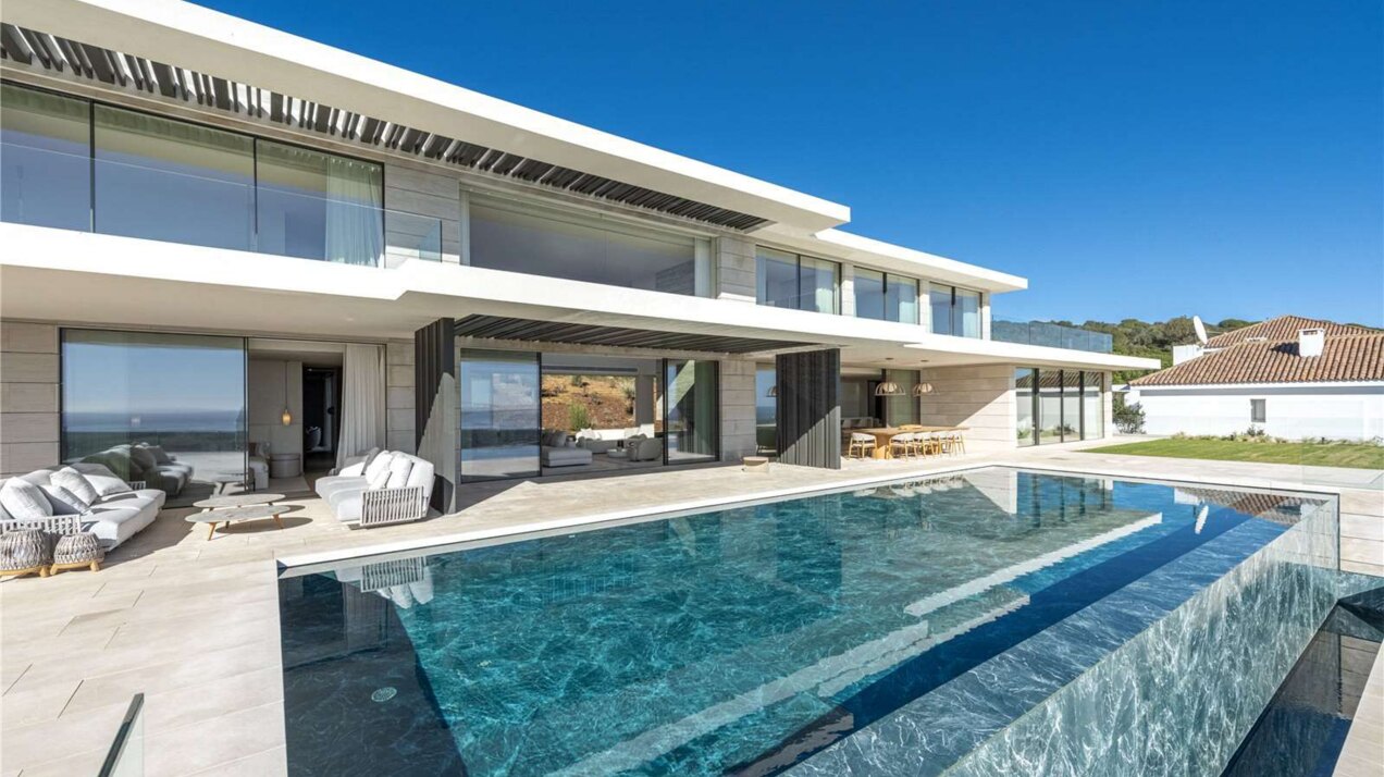 Ultra chic and modern residence flaunts 180º unparalleled views along southern Spanish coastline