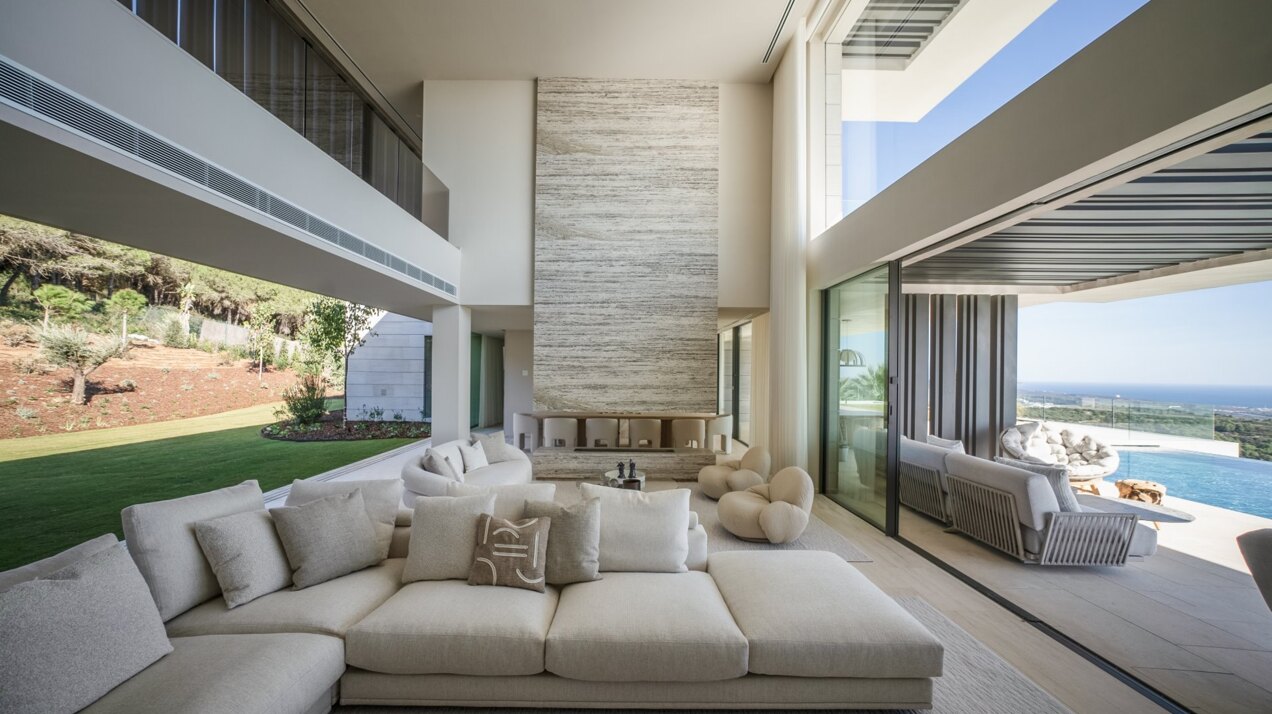 Ultra chic and modern residence flaunts 180º unparalleled views along southern Spanish coastline